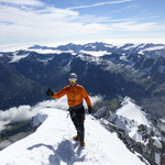 Patti liegen die Berge zu Füßen