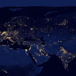 von NASA Earth Observatory (Earth Observatory) [Public domain], via Wikimedia Commons | http://commons.wikimedia.org/wiki/File%3AEurope%2C_North_Africa_and_Western_Asia_at_night_by_VIIRS.jpg