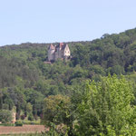 Château de Panassou vu du parc et de la piscine