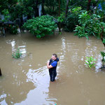 2008 – Hochwasser in Hanoi – warten und die Zeit vertreiben – 14 Tage ohne Strom, Klo und Wasser aus Leitung