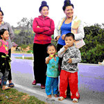 Frauen und Kinder der Thai-Ethnie 