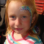 Kinderschminken von den Facepainers auf dem Straßenfest Moordorf
