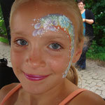 Kinderschminken von den Facepainters beim Pilsumer Hafenfest