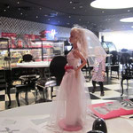 das Barbie-Café in einem mehrstöckigen Barbie-Laden