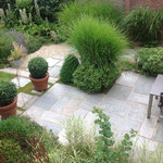 vue plongeante sur la terrasse du Duplex Tartane, côté jardin