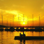 Wannsee-Sunset: Boote (hf), Steg des WSZ der FU Berlin; Juni 2002
