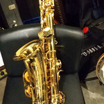 アルトサックス。Selmerが高くて買えませんので例のRoxyです。Model90。