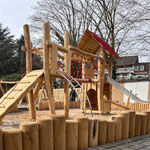 Robinien Spielanlage individuell planbar mit verschiedenen Spielwerten für unterschiedliche Altersgruppen.