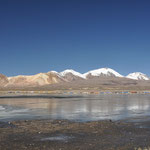 Kalter Wind und schneebedeckte Berge