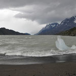 Lago Grey mit Eisbergen