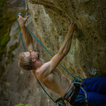 Jonas Izsak in "Hitchhike the Plane" (Krottenseer Turm, Frankenjura) / Foto: J. Mehltretter