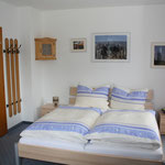 geräumige Zimmer m. Balkon