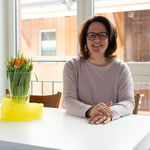 Anna Inhaberin, Administration, Spielgruppenleiterin Mondolino ( Dipl. Erzieherin, Kitaleiterin, Leseanimatorin SIKJM i. A.)