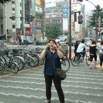 Touriste savourant le son des klaxons tokyoïtes.