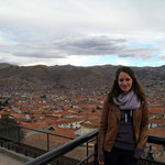 Anna - Maria und die Skyline von Cusco