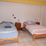 Francas (Bett links) und mein (Bett rechts) Zimmer