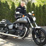 16.04.2014: Eva Wilde aus Ötlingen mit ihrer neuen TRIUMPH Speedmaster