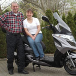 04.04.2014: Anna und Richard Piecha aus Albbruck mit ihrem neuen KYMCO Grand Dink 300i