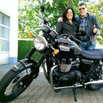 17.05.2014: Petra und Roland Mölder aus Gottenheim mit ihrer Bonneville T100 black edition 