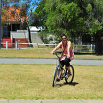 Saras erstes Fahrrad für den Linksverkehr