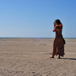 Eine Wüstennomadin fotografiert die Gegend
