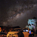 Beeindruckender Himmel hier in Australiens Mitte: Ohne Bildbearbeitung - einnfach mit langer Belichtunszeit wird hier die Milchstraße sichtbar.