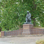 Denkmal für Ludwig Richter, ein bedeutender deutscher Maler und Zeichner der Spätromantik.