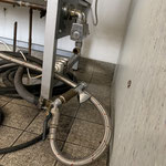 Totalabbruch der Mischbatterie - Zulauf lässt Wasser in die Werkstatt strömen...