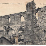 Une baraque à proximité de l'église en ruines