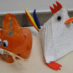 PET-Flasche wird zu einem Häschen und ein TETRA-Pack zu einem Huhn. Süss!