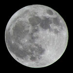 05/03/2015; 23:28  100% Vollmond am späten Abendhimmel, kurz vor Mitternacht