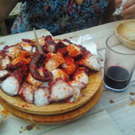Pulpo a la Gallega - gekochte Krake mit pimentón (Paprikapulver)