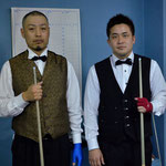 優勝決定戦に臨む山下真一（左）と古屋敷亮一