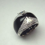 bague or blanc pavage diamants, diamants troïdias et résine noire