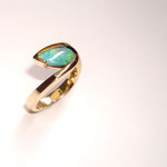 Bague or blanc opale 