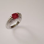 bague or blanc palladié rubis ovale diamants taille princesses