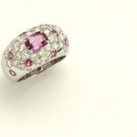 bague or blanc palladié, saphir rose coussin , pavage diamants et saphirs roses