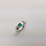 bague or blanc émeraude
