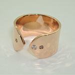 bague or rouge , diamants blancs et cognac