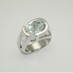 bague or blanc et aigue marine ovale