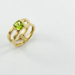 bague or jaune et péridot