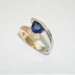 bague bicolore or , saphir poire et diamants
