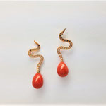 boucles d'oreilles or rouge , goutte corail de méditerrannée, diamants cognac