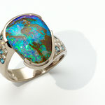 bague or blanc palladié, bois opalisé Australie, diamants et alexandrites