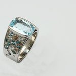 bague or blanc aigue marine tonneau, pavage diamants, diamants champagne et tourmalines vertes/bleues