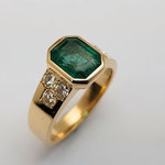 bague or jaune, emeraude RPC et diamants
