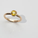 bague or rouge saphir jaune