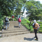 中野町側登山口からスタート。