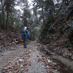 登山道に入ったところでタイマー自分撮り。