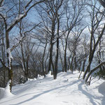 雪の尾根　